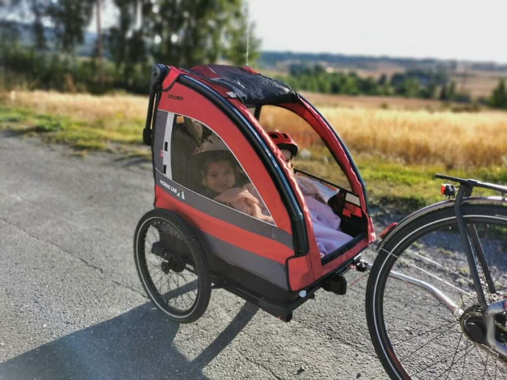 Red Bike trailer with children inside | Nordic Cab