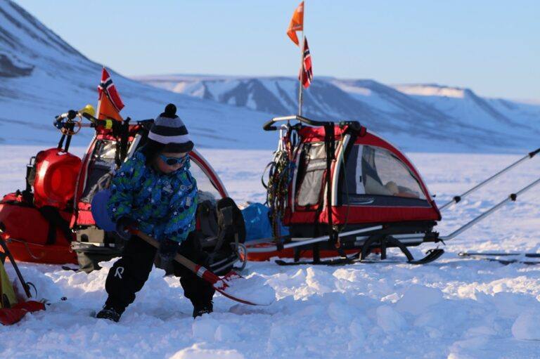Nordic Cab ski sled crossong Greenland with two kids in 2014
