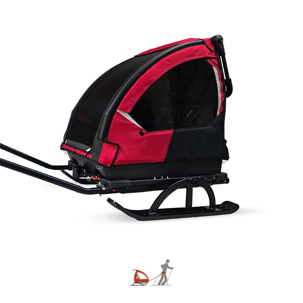 Nordic Cab Barnepulk - Solid Red Justerbare seter for ett eller to barn. Sikker og stabil med brede twin-tip ski. Fleksibel sittestilling for barnas komfort. Kan ombygges til sykkelvogn og turvogn.