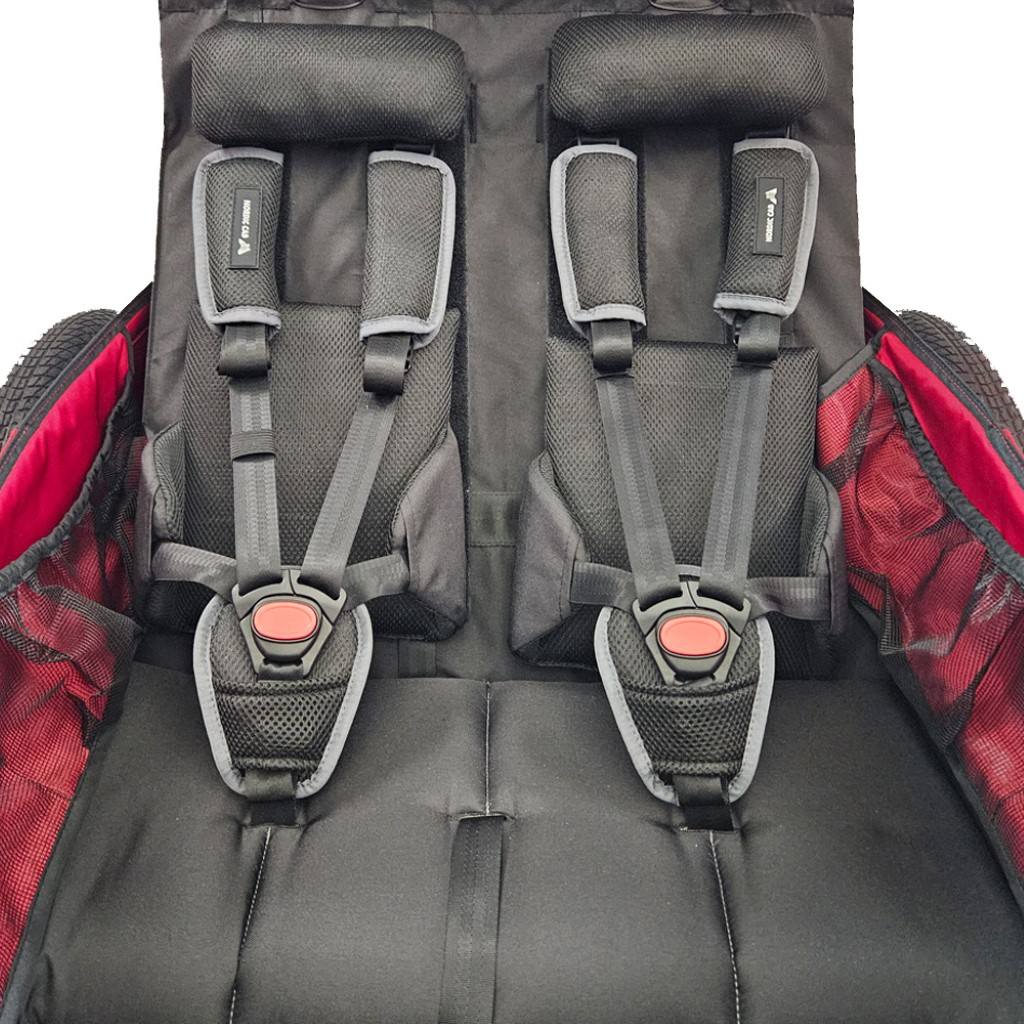 Two seats with harnesses in Nordic Cab bike trailer