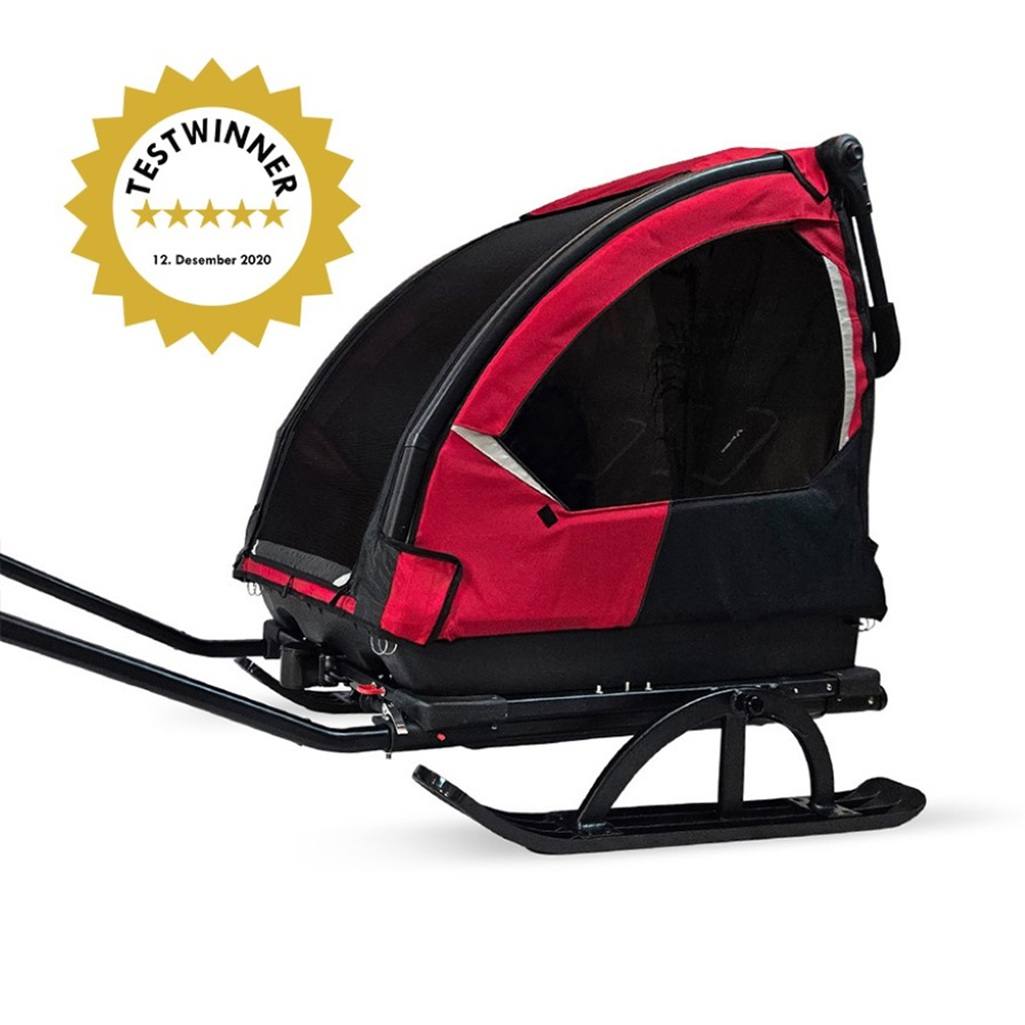 Nordic Cab Explorer 6-in-1 in ski pulk mode (Solid Red) with award badge for Best in Test from Dagbladet and Skiforeningen.